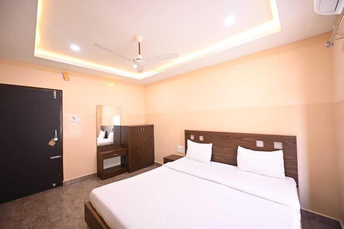 Oyo Flagship Hotel New Moon Inn Puri Eksteriør billede